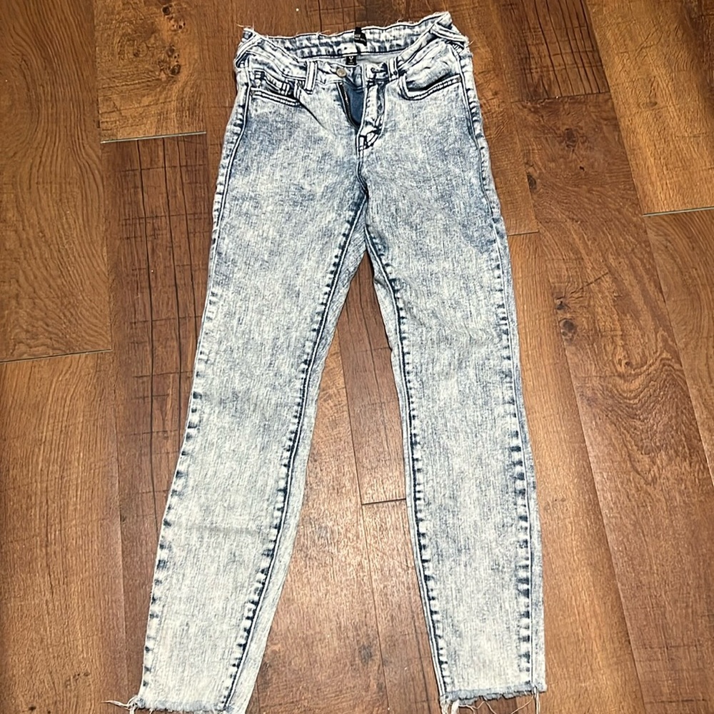 True Religion, high-rise acid wash skinny jean - size 25